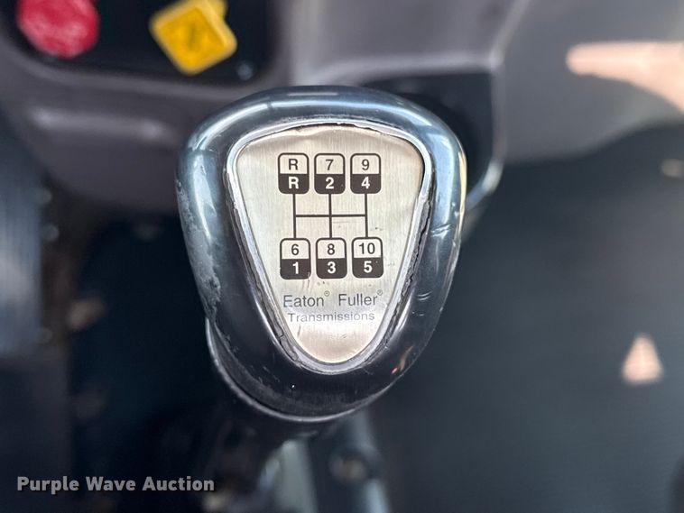 image for item EG1230 2011 Peterbilt  386 semi truck