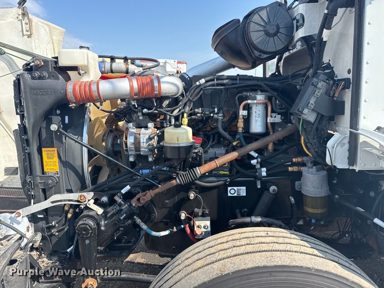 image for item EG1230 2011 Peterbilt  386 semi truck