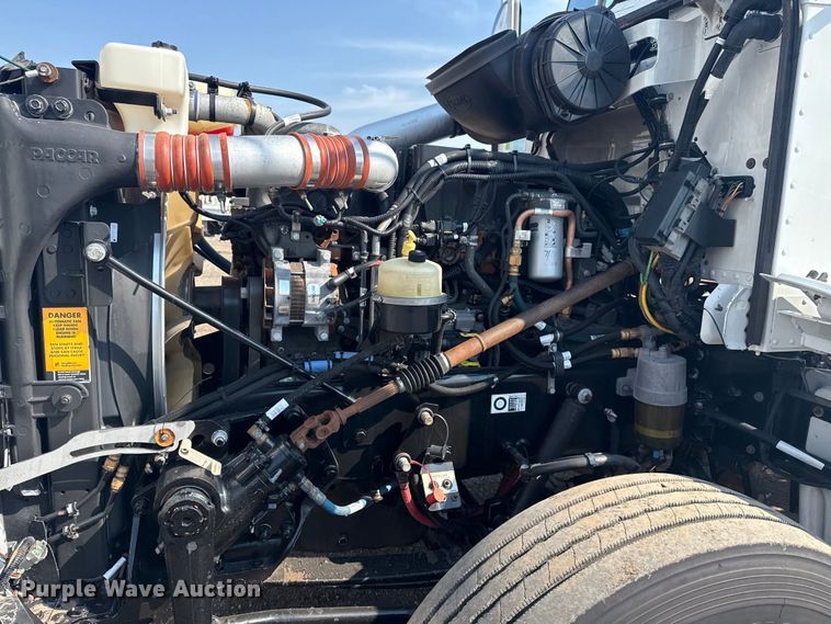 image for item EG1230 2011 Peterbilt  386 semi truck