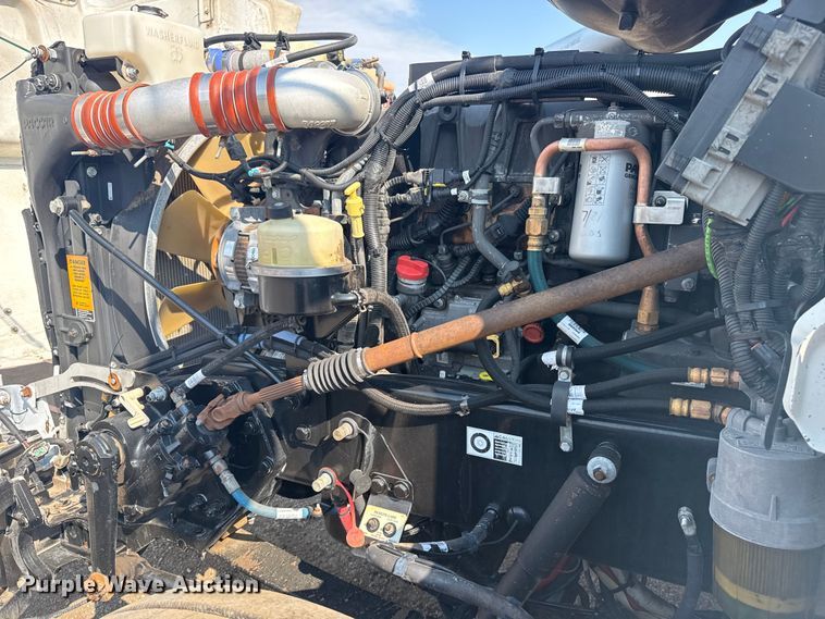 image for item EG1230 2011 Peterbilt  386 semi truck