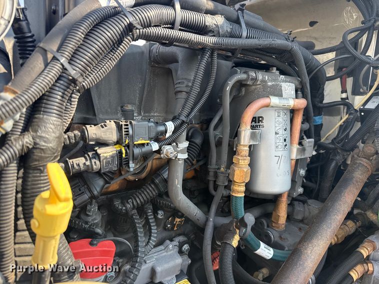 image for item EG1230 2011 Peterbilt  386 semi truck