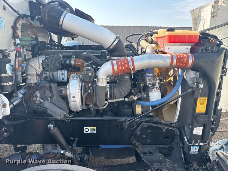 image for item EG1230 2011 Peterbilt  386 semi truck