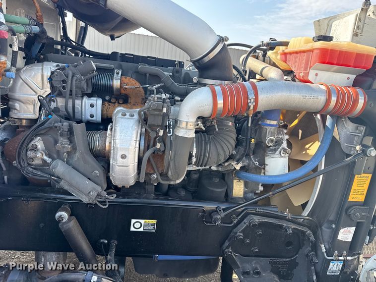 image for item EG1230 2011 Peterbilt  386 semi truck