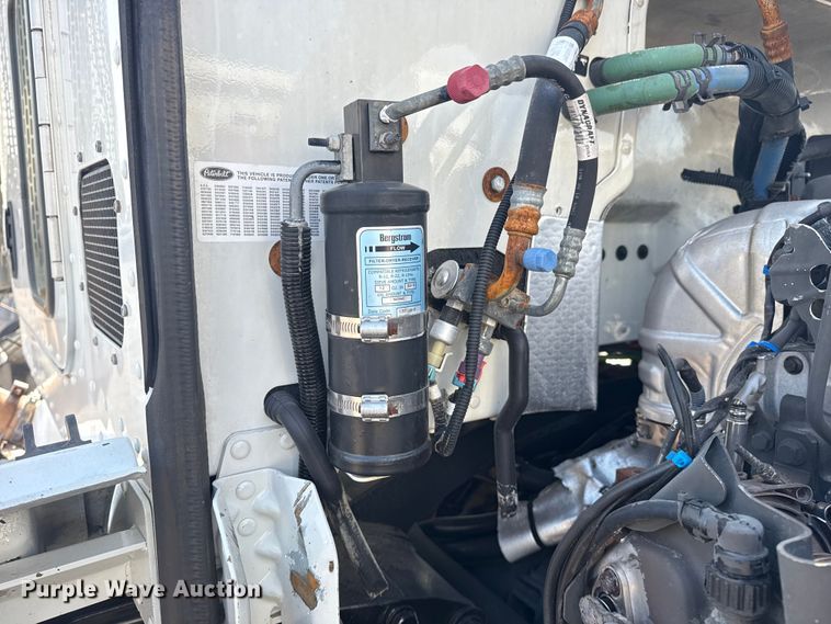 image for item EG1230 2011 Peterbilt  386 semi truck