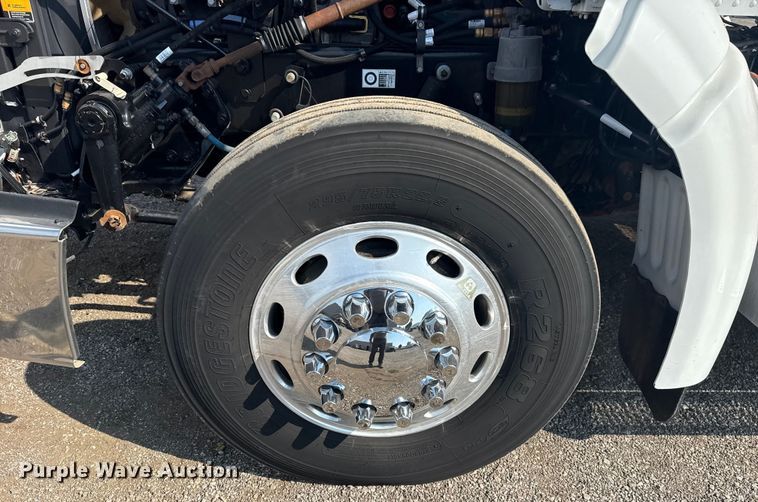 image for item EG1230 2011 Peterbilt  386 semi truck