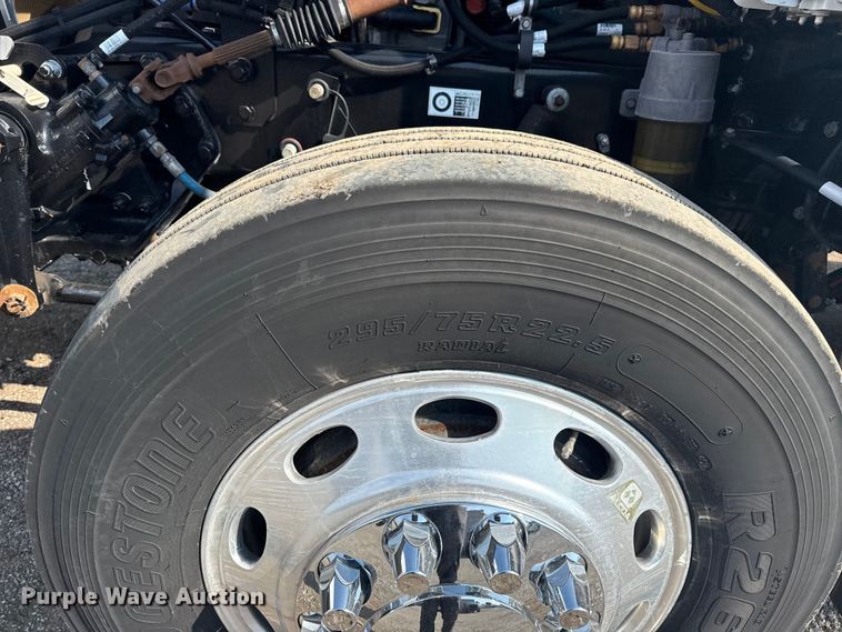 image for item EG1230 2011 Peterbilt  386 semi truck