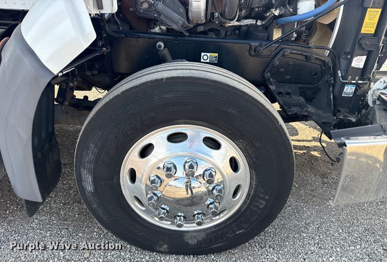 image for item EG1230 2011 Peterbilt  386 semi truck