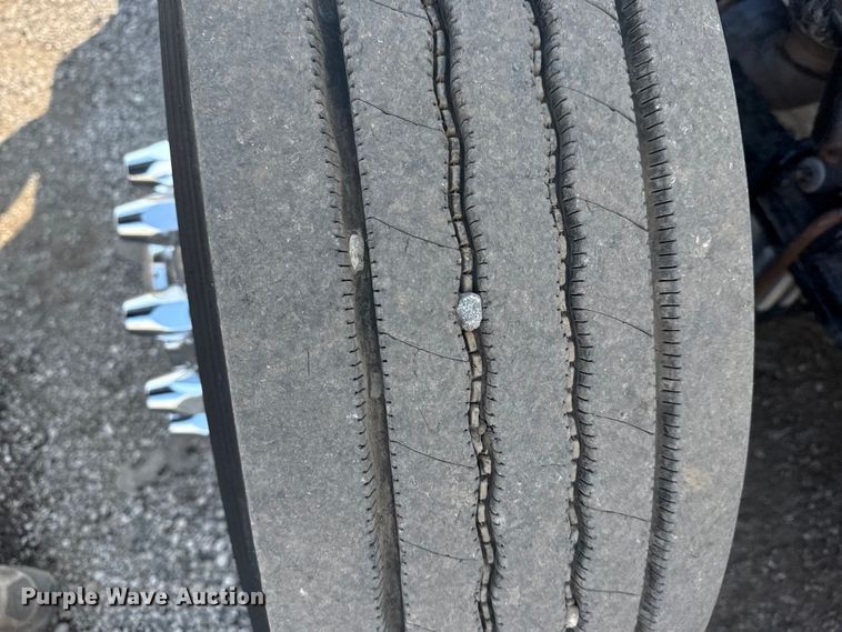 image for item EG1230 2011 Peterbilt  386 semi truck