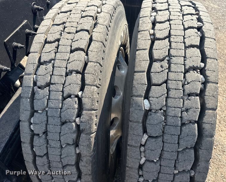 image for item EG1230 2011 Peterbilt  386 semi truck