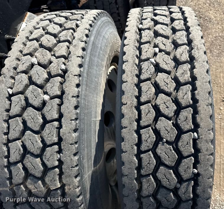 image for item EG1230 2011 Peterbilt  386 semi truck