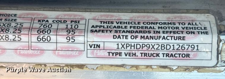 image for item EG1230 2011 Peterbilt  386 semi truck