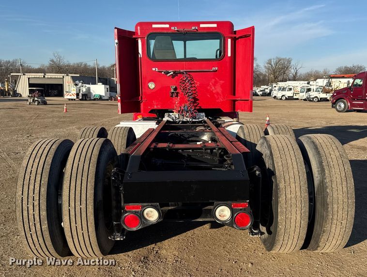 image for item EG1865 2012 Peterbilt 384 semi truck