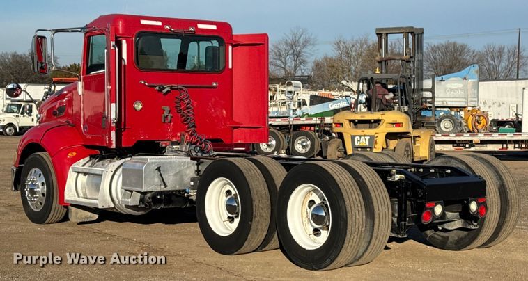image for item EG1865 2012 Peterbilt 384 semi truck