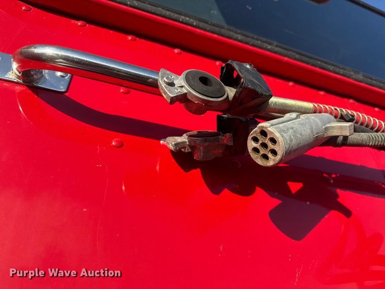 image for item EG1865 2012 Peterbilt 384 semi truck