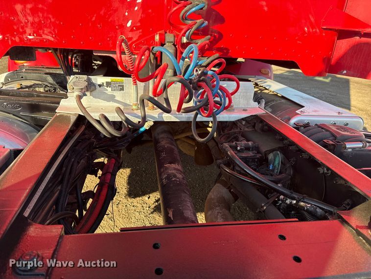 image for item EG1865 2012 Peterbilt 384 semi truck