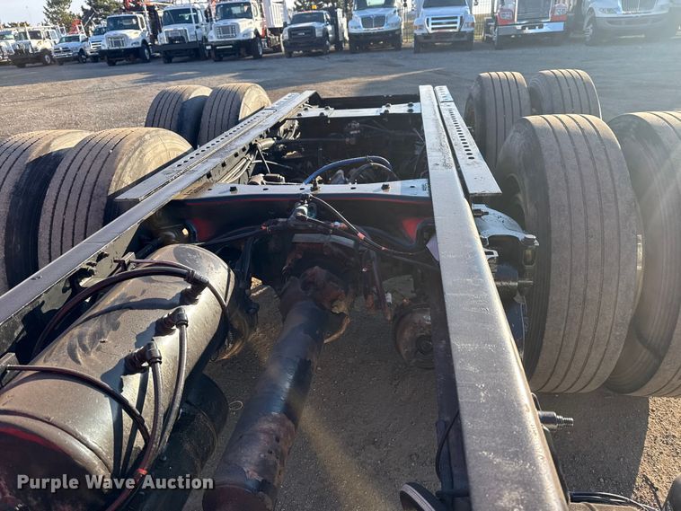 image for item EG1865 2012 Peterbilt 384 semi truck