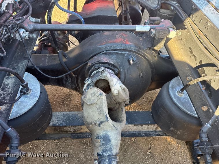 image for item EG1865 2012 Peterbilt 384 semi truck