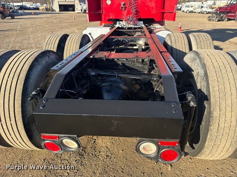 image for item EG1865 2012 Peterbilt 384 semi truck