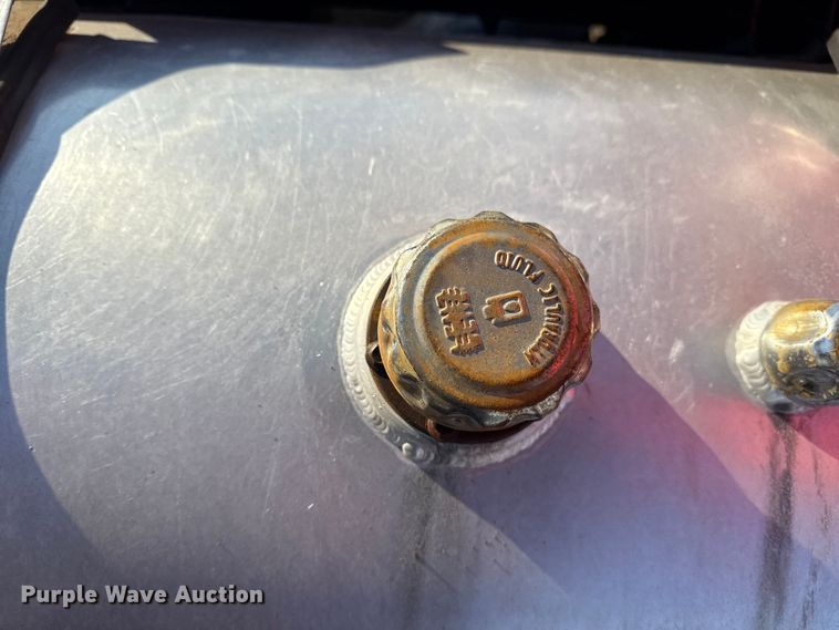 image for item EG1865 2012 Peterbilt 384 semi truck