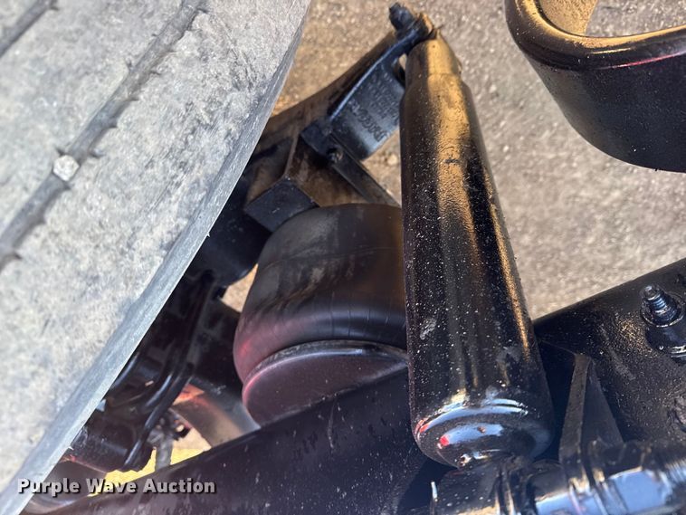 image for item EG1865 2012 Peterbilt 384 semi truck