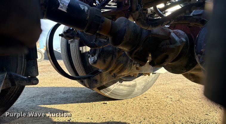 image for item EG1865 2012 Peterbilt 384 semi truck