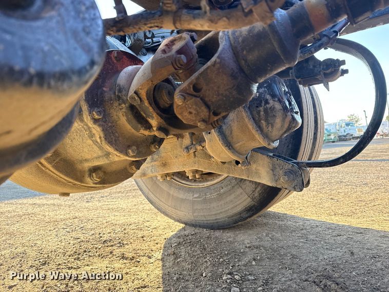 image for item EG1865 2012 Peterbilt 384 semi truck