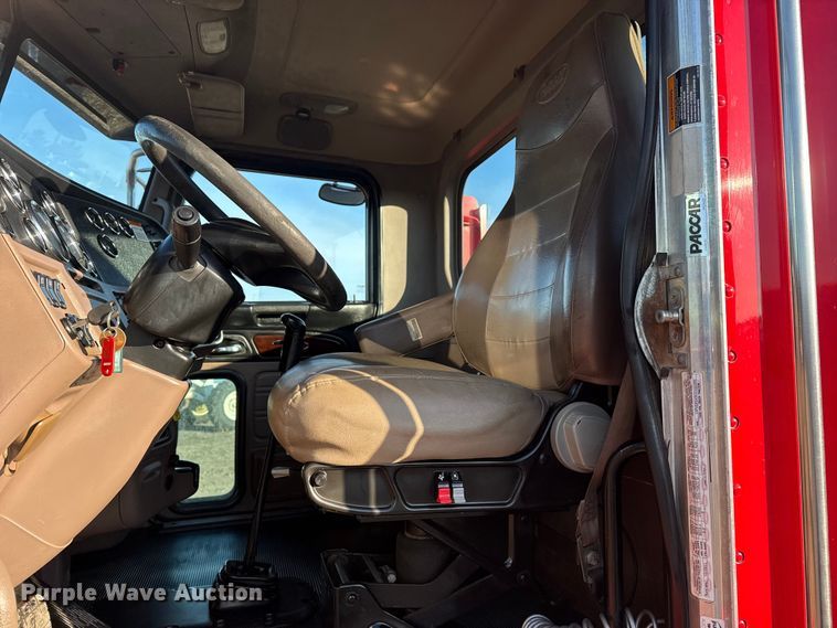 image for item EG1865 2012 Peterbilt 384 semi truck