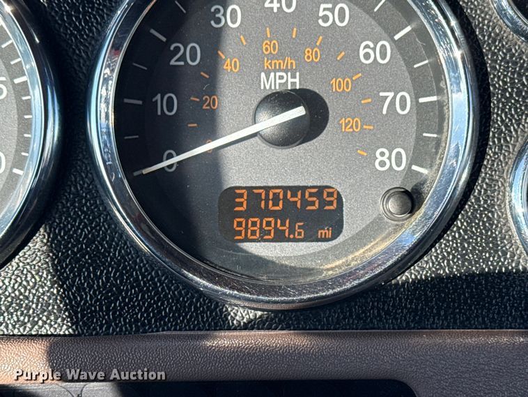 image for item EG1865 2012 Peterbilt 384 semi truck