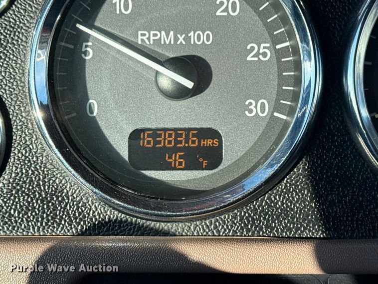 image for item EG1865 2012 Peterbilt 384 semi truck