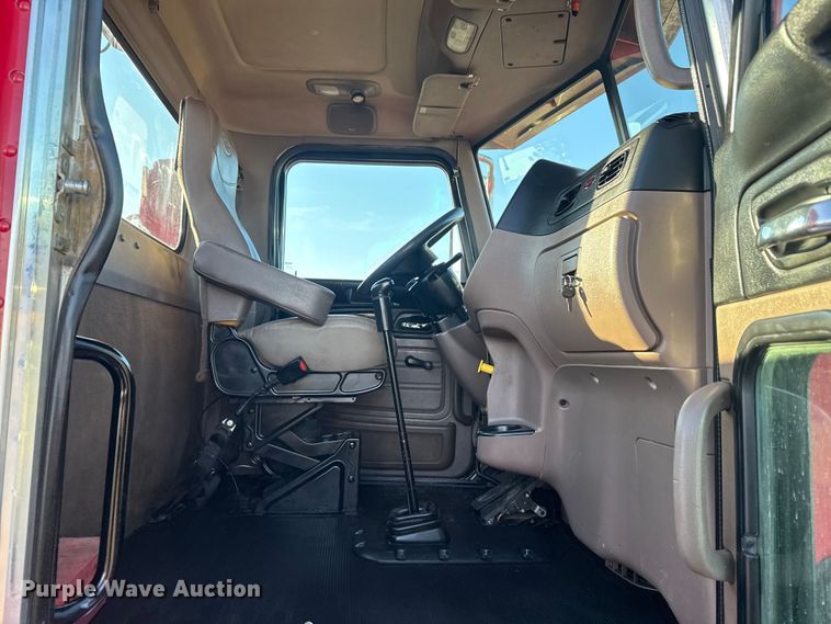 image for item EG1865 2012 Peterbilt 384 semi truck