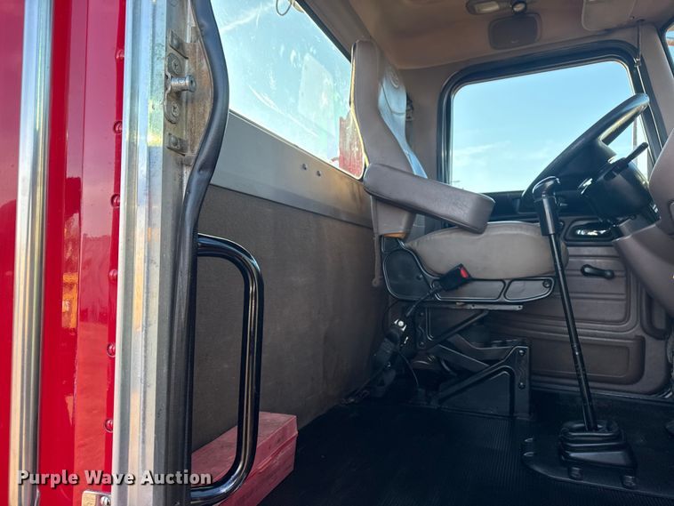 image for item EG1865 2012 Peterbilt 384 semi truck