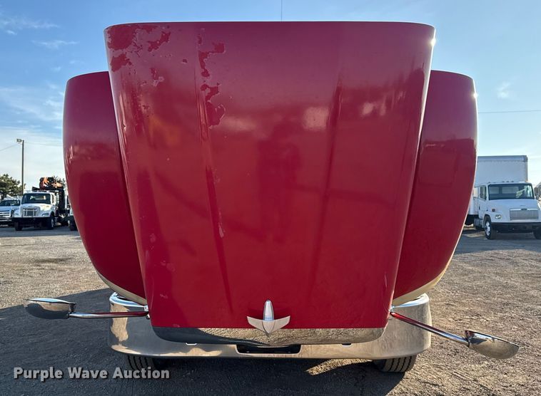 image for item EG1865 2012 Peterbilt 384 semi truck