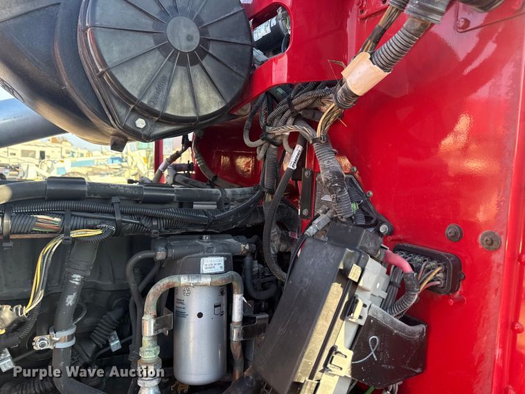 image for item EG1865 2012 Peterbilt 384 semi truck