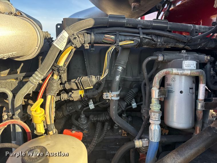 image for item EG1865 2012 Peterbilt 384 semi truck