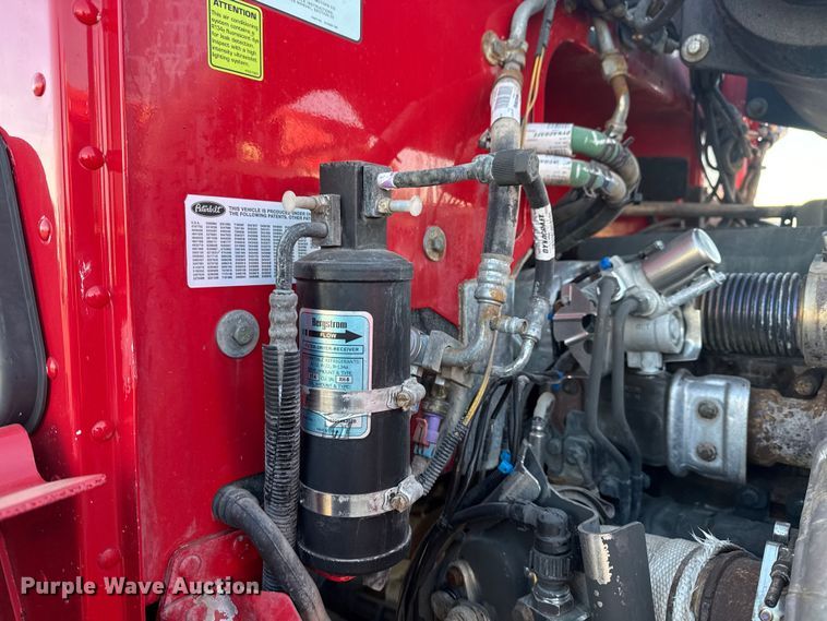 image for item EG1865 2012 Peterbilt 384 semi truck