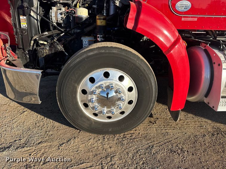 image for item EG1865 2012 Peterbilt 384 semi truck
