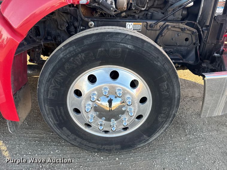 image for item EG1865 2012 Peterbilt 384 semi truck