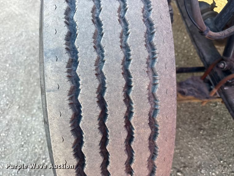 image for item EG1865 2012 Peterbilt 384 semi truck