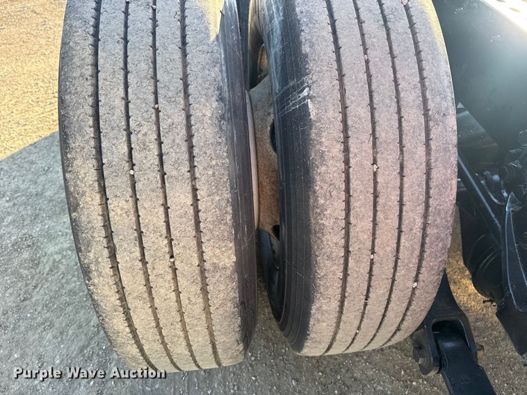 image for item EG1865 2012 Peterbilt 384 semi truck