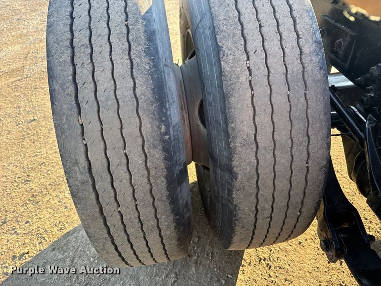 image for item EG1865 2012 Peterbilt 384 semi truck