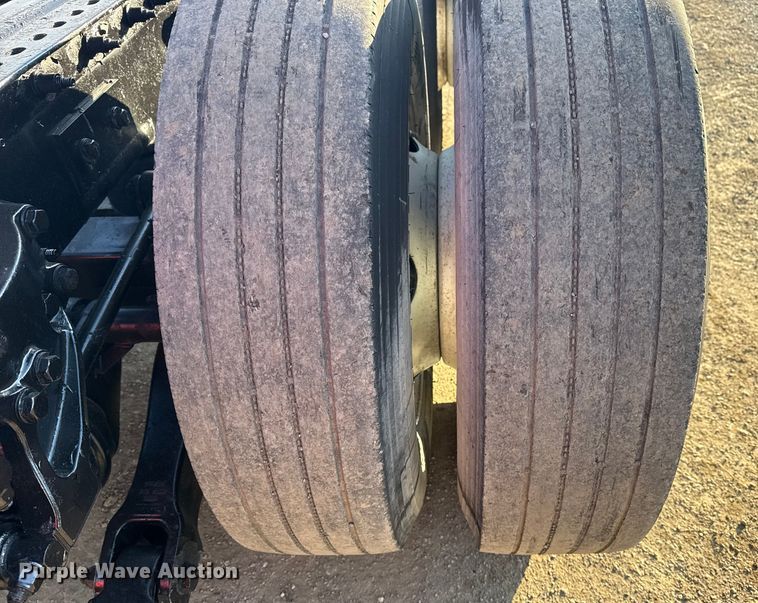 image for item EG1865 2012 Peterbilt 384 semi truck