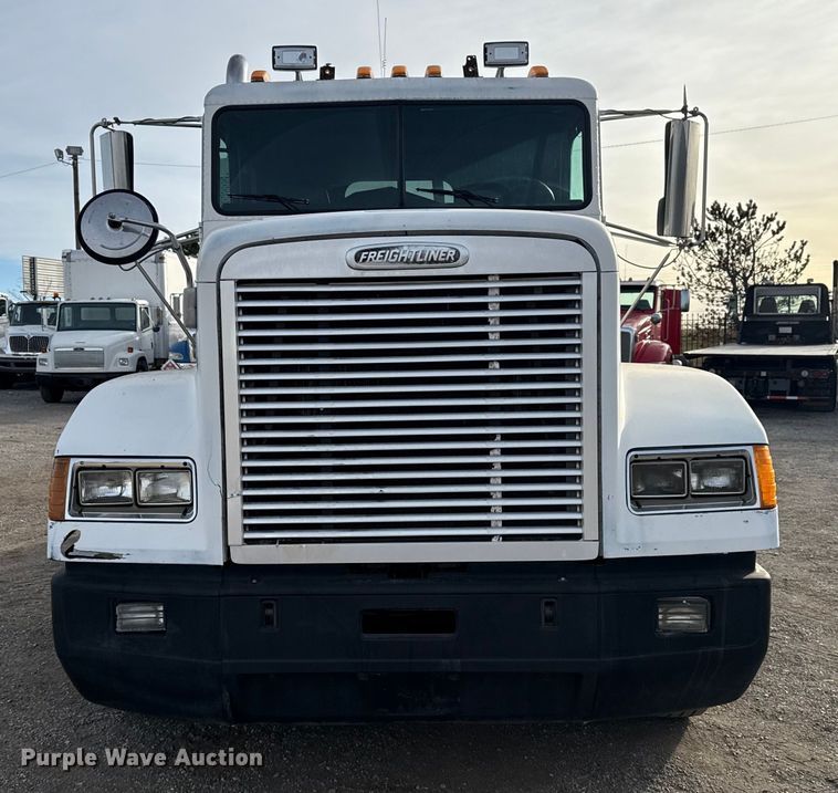 image for item EG1901 1999 Freightliner semi truck