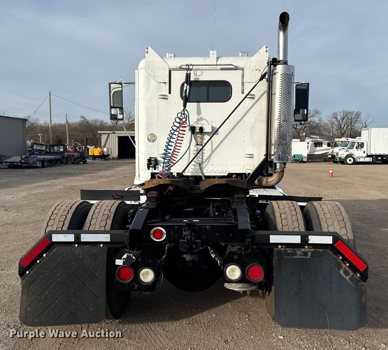 image for item EG1901 1999 Freightliner semi truck