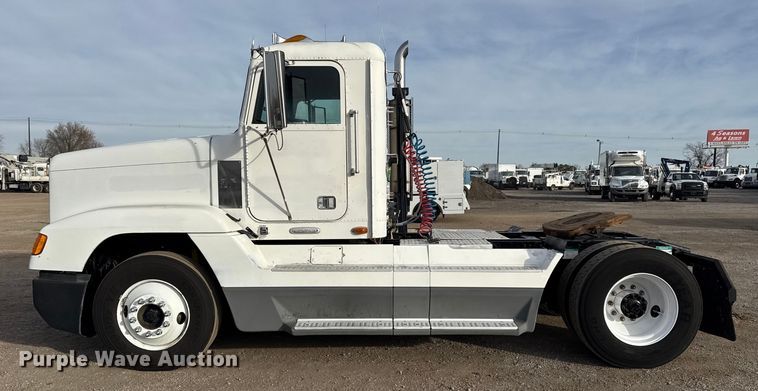image for item EG1901 1999 Freightliner semi truck