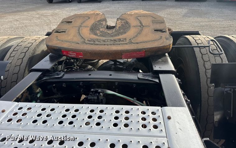 image for item EG1901 1999 Freightliner semi truck