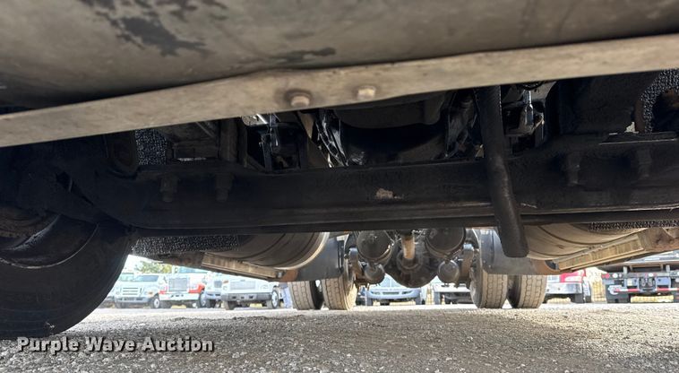 image for item EG1901 1999 Freightliner semi truck