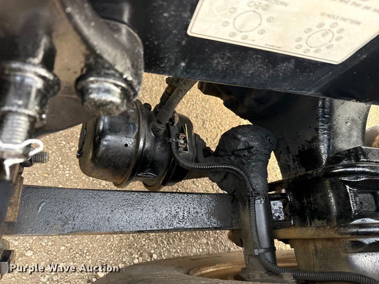 image for item EG1901 1999 Freightliner semi truck