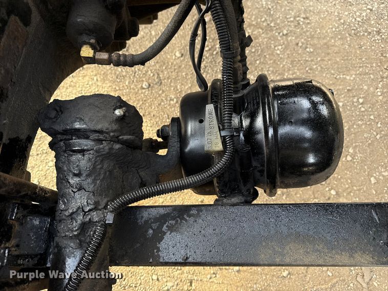 image for item EG1901 1999 Freightliner semi truck