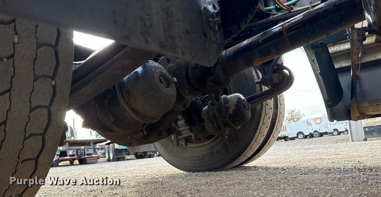 image for item EG1901 1999 Freightliner semi truck