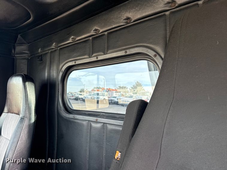 image for item EG1901 1999 Freightliner semi truck